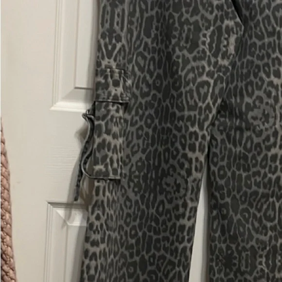 NWT Disclosure Leopard Print Cargo Pants - Picture 3 of 5